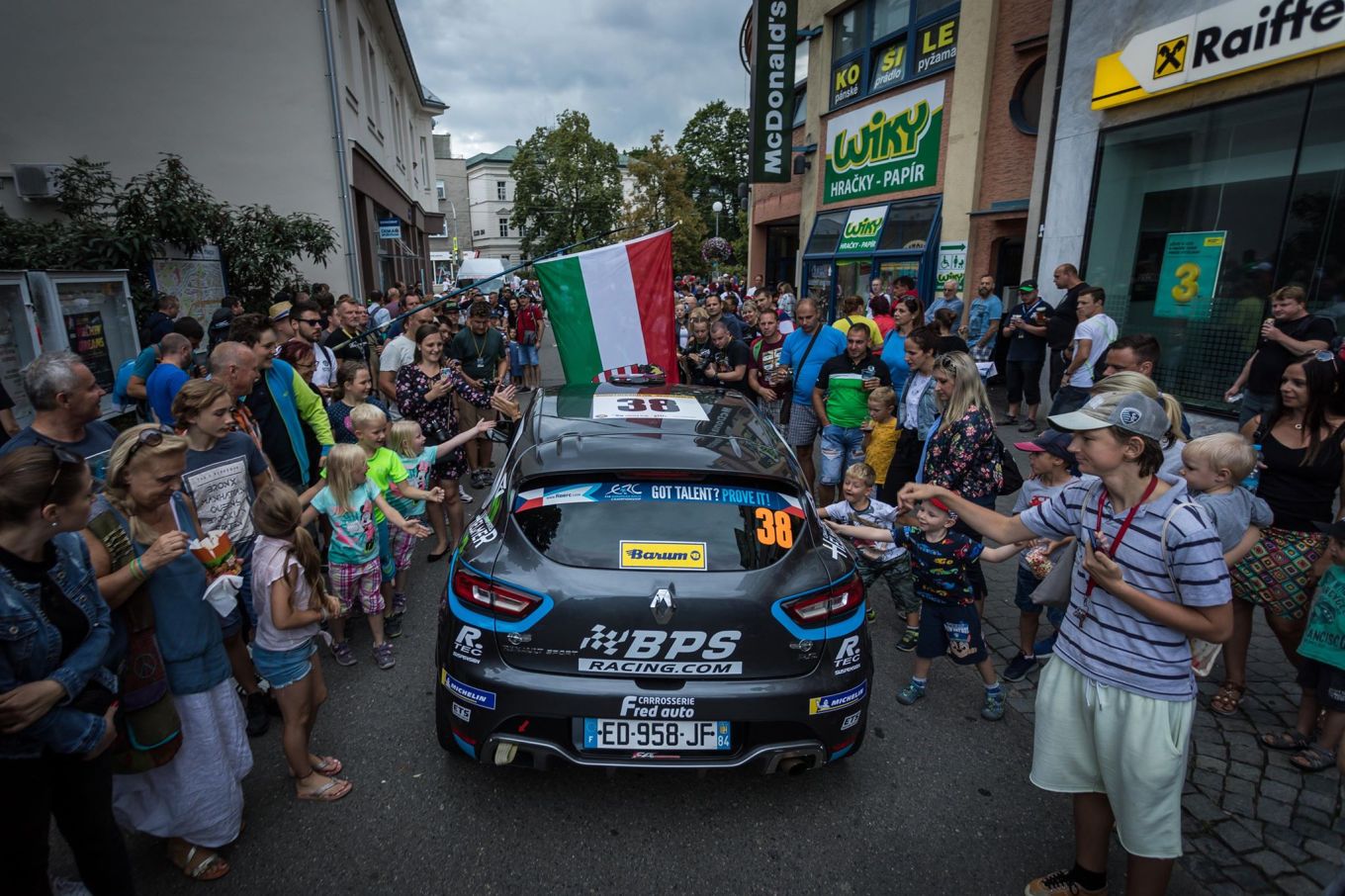 68395793_366154684053639_1850649322778001408_n