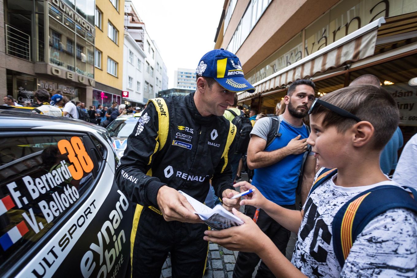 69171670_407884620084290_8841971678180278272_n